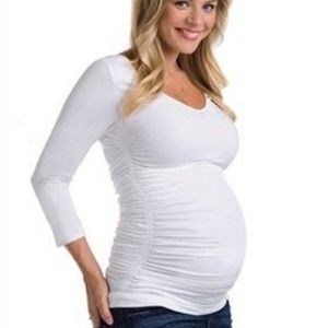 Ingrid & Isabel 3/4 Sleeve Ruched Maternity shirt
